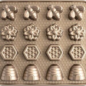 NWT Nordic Ware Busy Bee Bitelet Pan Toffee 1.75 Cups